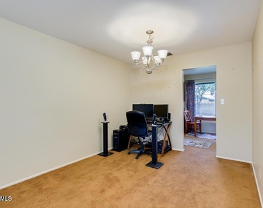 1536 E Gemini Drive - Photo Thumbnail 10
