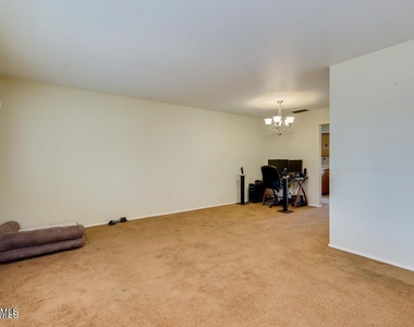 1536 E Gemini Drive - Photo Thumbnail 5