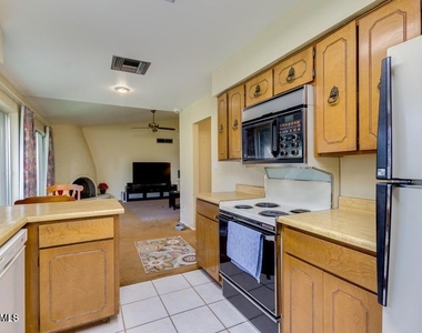 1536 E Gemini Drive - Photo Thumbnail 18