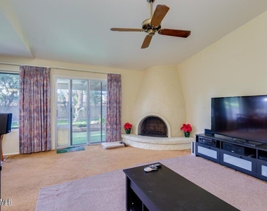 1536 E Gemini Drive - Photo Thumbnail 14