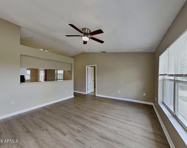 8907 W Roma Avenue - Photo Thumbnail 1