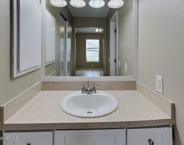 8907 W Roma Avenue - Photo Thumbnail 8