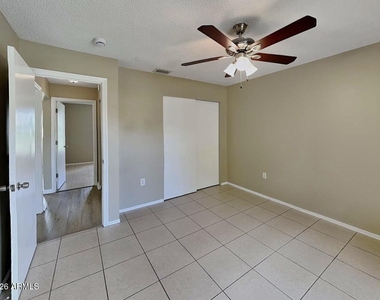 8907 W Roma Avenue - Photo Thumbnail 9