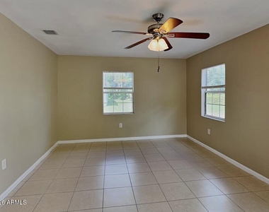 8907 W Roma Avenue - Photo Thumbnail 3