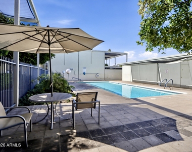 4411 N 40th Street - Photo Thumbnail 5