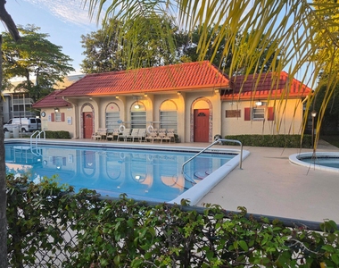 3062 Riverside Drive - Photo Thumbnail 8