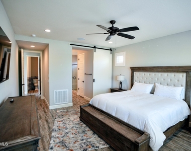 3261 Huckleberry Way - Photo Thumbnail 14