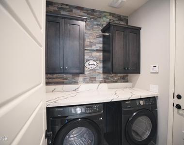 3261 Huckleberry Way - Photo Thumbnail 26