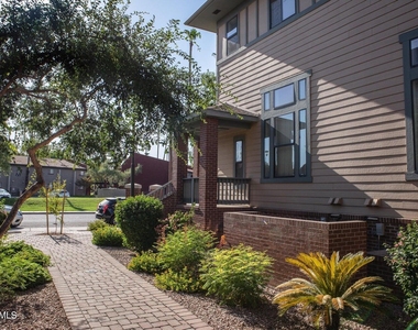 772 S Beck Avenue - Photo Thumbnail 5