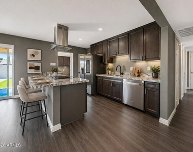 8201 E Whitton Avenue - Photo Thumbnail 3