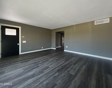 8201 E Whitton Avenue - Photo Thumbnail 9