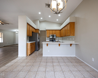 6320 W Paradise Lane - Photo Thumbnail 15