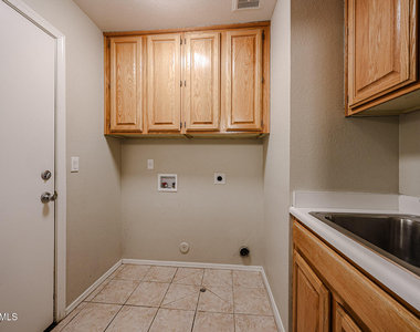 6320 W Paradise Lane - Photo Thumbnail 23
