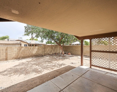 6320 W Paradise Lane - Photo Thumbnail 27