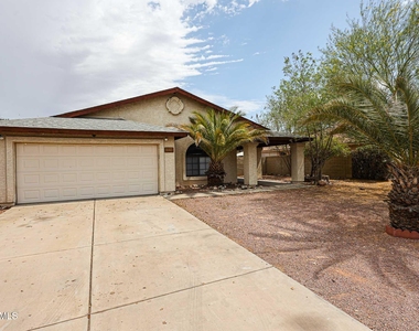 6320 W Paradise Lane - Photo Thumbnail 26