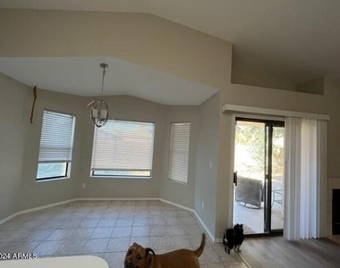 6320 W Paradise Lane - Photo Thumbnail 8