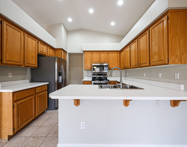 6320 W Paradise Lane - Photo Thumbnail 16