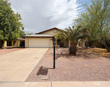 6320 W Paradise Lane - Photo Thumbnail 21