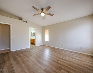 6320 W Paradise Lane - Photo Thumbnail 18