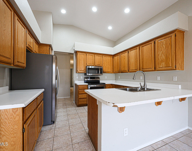 6320 W Paradise Lane - Photo Thumbnail 17