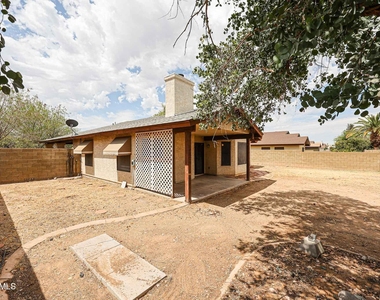 6320 W Paradise Lane - Photo Thumbnail 30