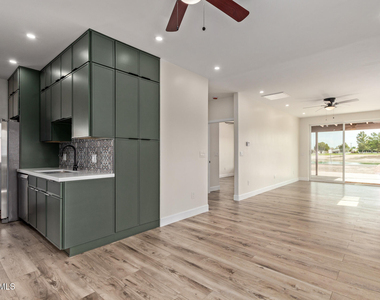 11437 W Lakeshore Drive - Photo Thumbnail 4