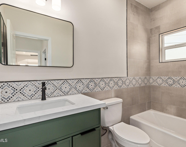 11437 W Lakeshore Drive - Photo Thumbnail 8