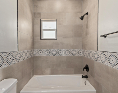 11437 W Lakeshore Drive - Photo Thumbnail 9
