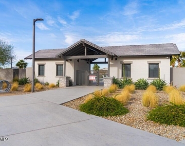 8914 W Palo Verde Drive - Photo Thumbnail 21