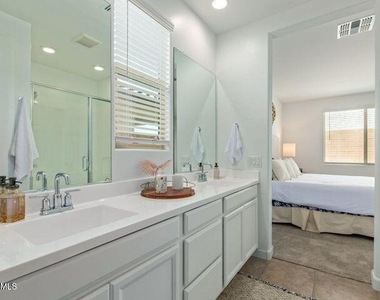 8914 W Palo Verde Drive - Photo Thumbnail 12