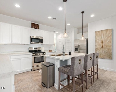 8914 W Palo Verde Drive - Photo Thumbnail 3