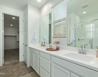 8914 W Palo Verde Drive - Photo Thumbnail 11