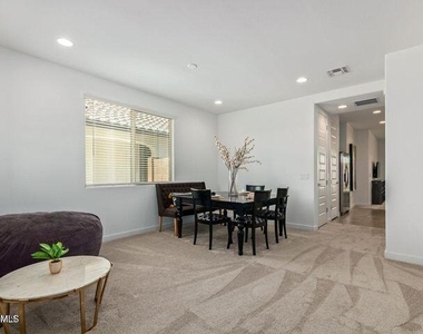 8914 W Palo Verde Drive - Photo Thumbnail 2