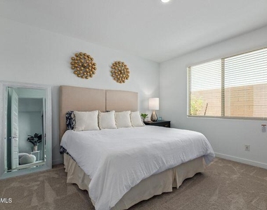 8914 W Palo Verde Drive - Photo Thumbnail 8