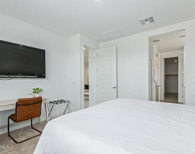 8914 W Palo Verde Drive - Photo Thumbnail 10