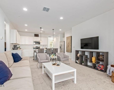 8914 W Palo Verde Drive - Photo Thumbnail 7