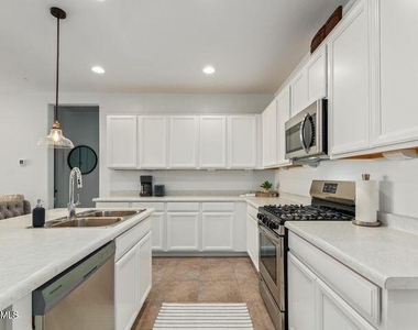 8914 W Palo Verde Drive - Photo Thumbnail 4
