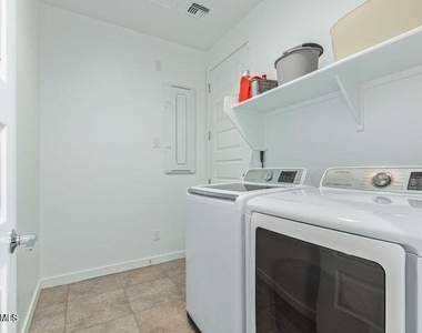 8914 W Palo Verde Drive - Photo Thumbnail 17
