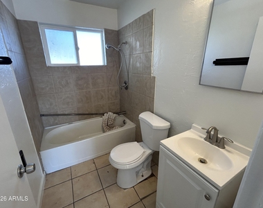 114 W Riley Drive - Photo Thumbnail 3