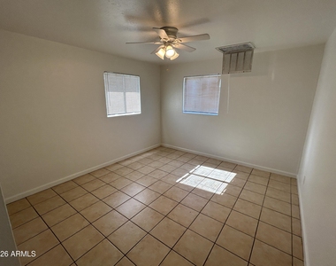 114 W Riley Drive - Photo Thumbnail 5