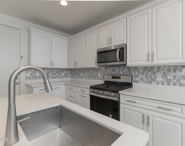 6018 W Hartford Court - Photo Thumbnail 10