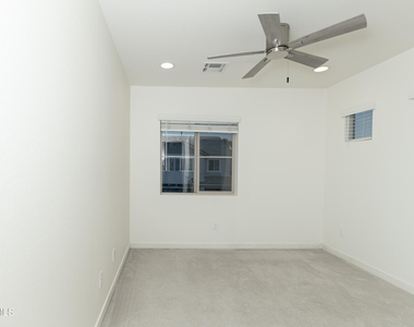 6018 W Hartford Court - Photo Thumbnail 15