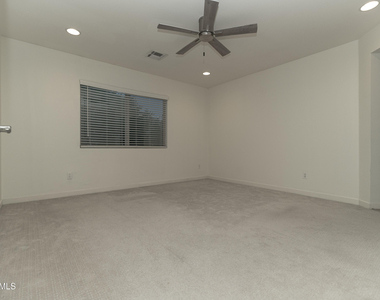 6018 W Hartford Court - Photo Thumbnail 5