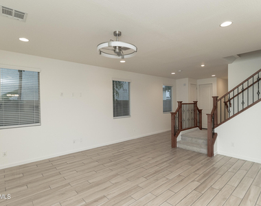6018 W Hartford Court - Photo Thumbnail 3