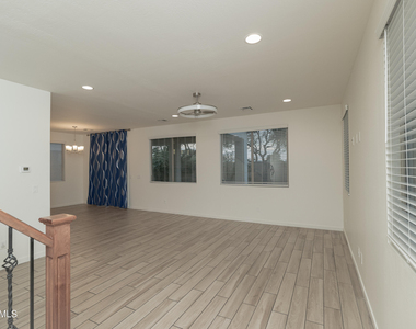 6018 W Hartford Court - Photo Thumbnail 2