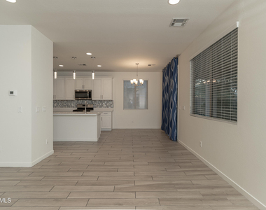 6018 W Hartford Court - Photo Thumbnail 4