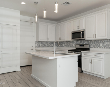 6018 W Hartford Court - Photo Thumbnail 9