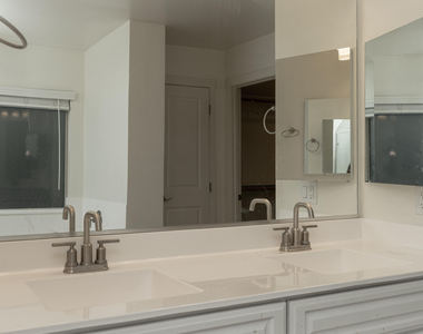 6018 W Hartford Court - Photo Thumbnail 11