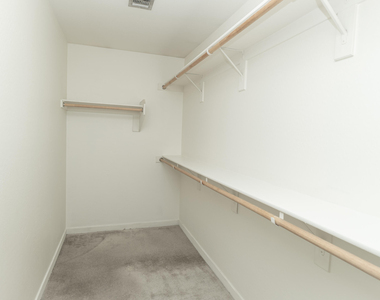 6018 W Hartford Court - Photo Thumbnail 14