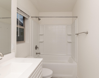 6018 W Hartford Court - Photo Thumbnail 12